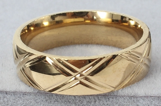 黄金色钛钢掉色吗