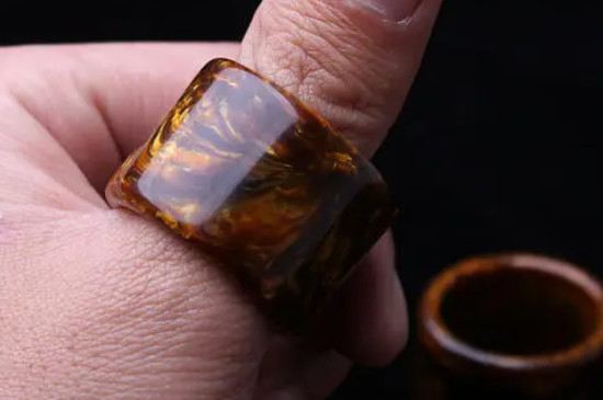 男生戒指的戴法图解左手