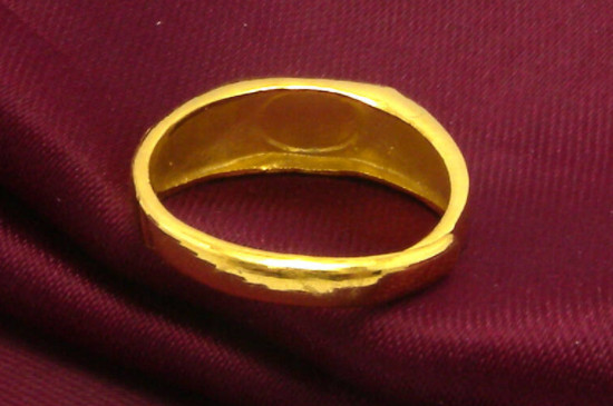 已婚男士戒指的戴法和意义