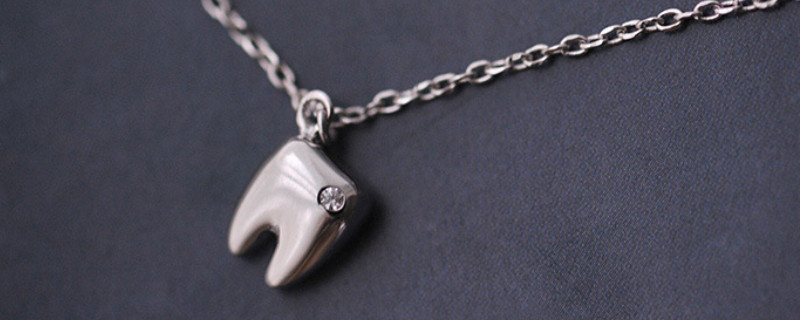 戴银项链会变黑是什么原因呢