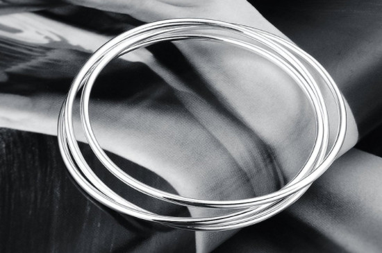 银饰可以戴着洗澡吗