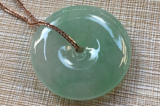 翡翠有裂纹还能戴吗