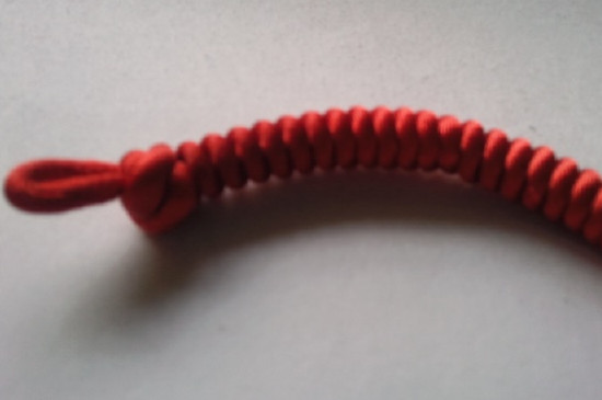 红绳项链吊坠怎么打结