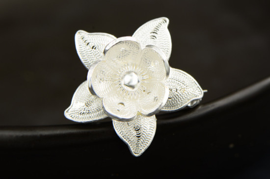 银饰怎么清洗才会变亮