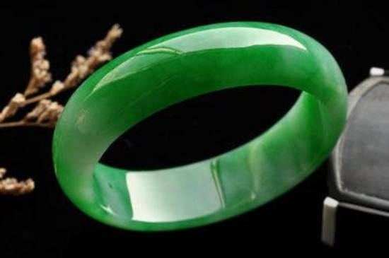如何辨别翡翠手镯是真是假