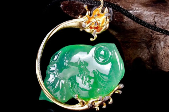 佘太玉和翡翠哪个养人