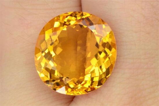 黄水晶变色是什么原因