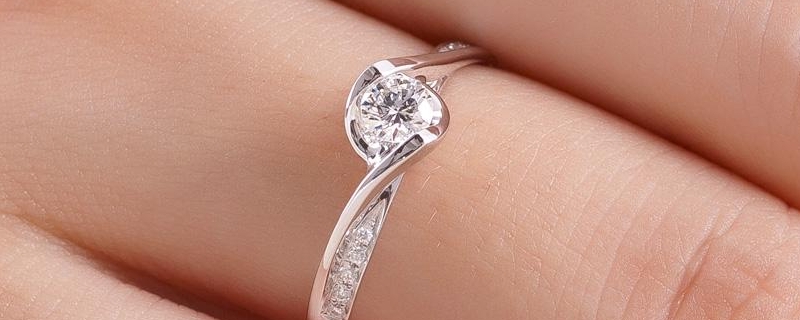 钻石颜色怎么看