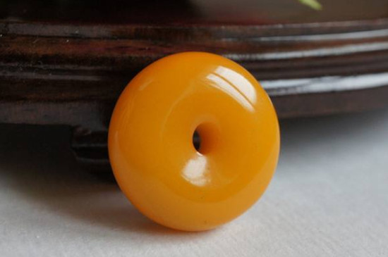 钻石不能和什么一起戴