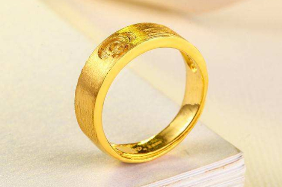 黄金可以和玉镯一起戴吗