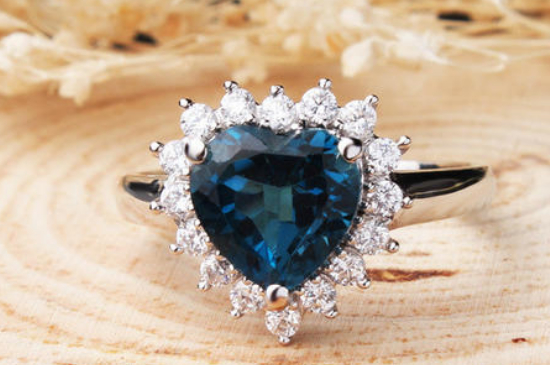 托帕石能用酒精擦吗