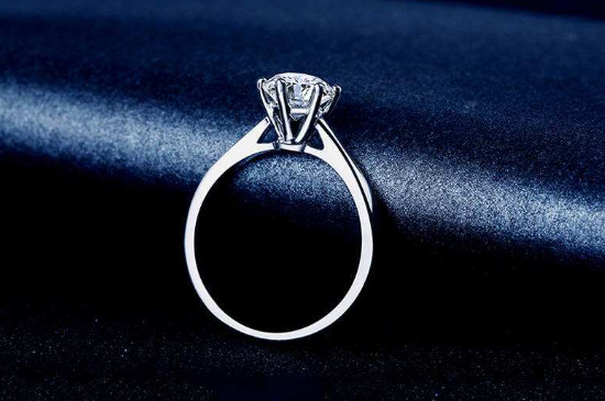 铂金戒指容易刮花吗