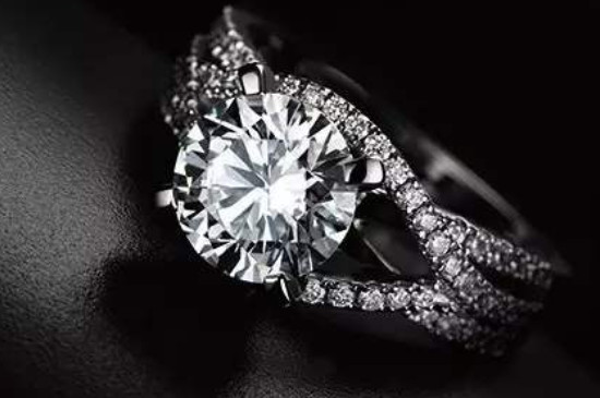 人造钻石和天然钻石的区别有哪些