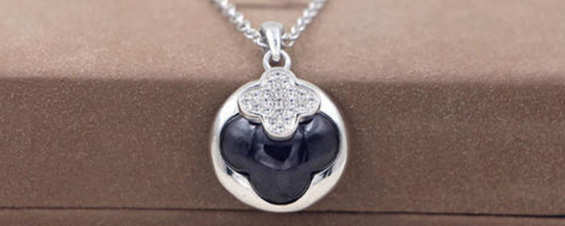 银饰和黄金首饰可以一起戴吗