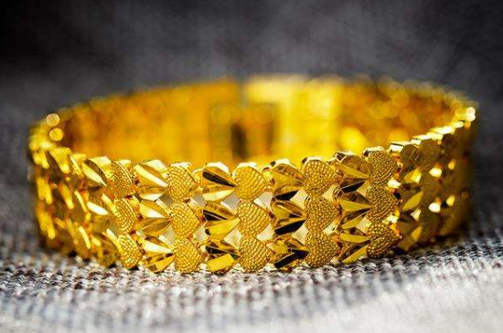 黄金手镯戴哪个手比较好