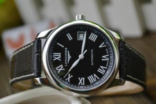 金手镯和表可以同时戴吗