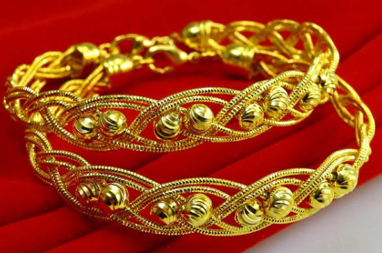 带999金手镯手腕黑怎么回事