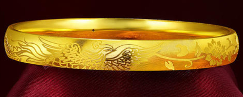 实心黄金手镯有小孔吗