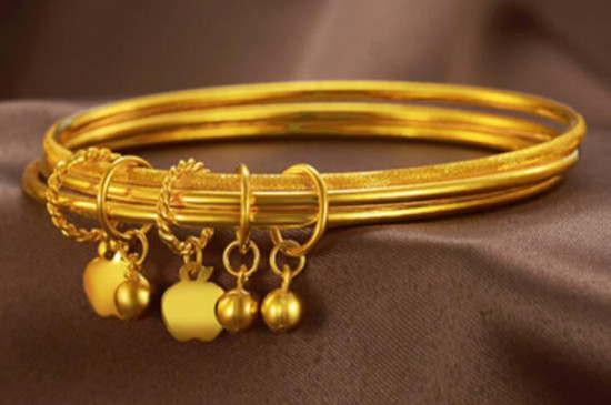 实心黄金手镯有小孔吗