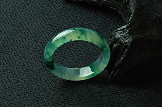 祖母绿和翡翠的区别，教你如何秒分彼此