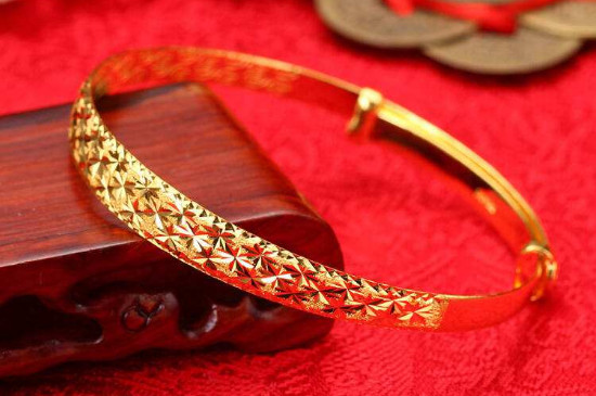 黄金可以和银戴一起吗?