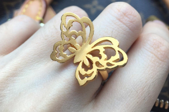 黄金可以和银戴一起吗?