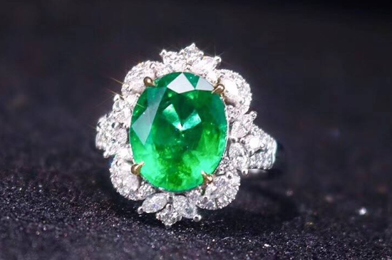 祖母绿戒指和翡翠戒指哪个好