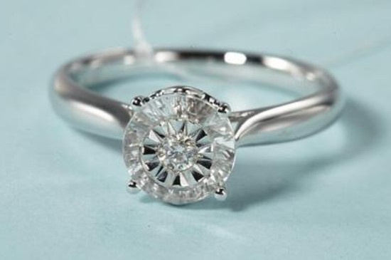 au750钻戒是真钻吗，au750不一定是真的钻石