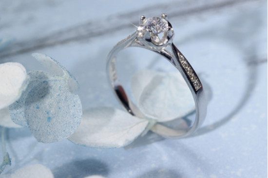 au750钻戒是真钻吗，au750不一定是真的钻石