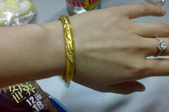 黄金变色是什么原因