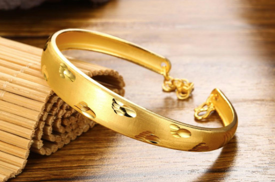 黄金手镯太紧怎么取下来