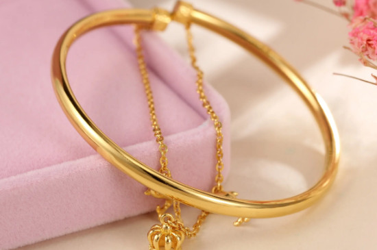 黄金手镯内壁没孔是实心吗