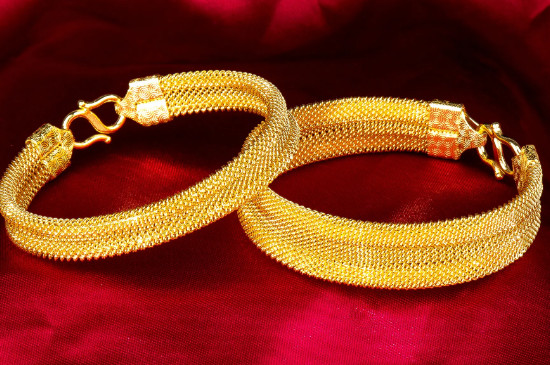 黄金手镯容易变形吗