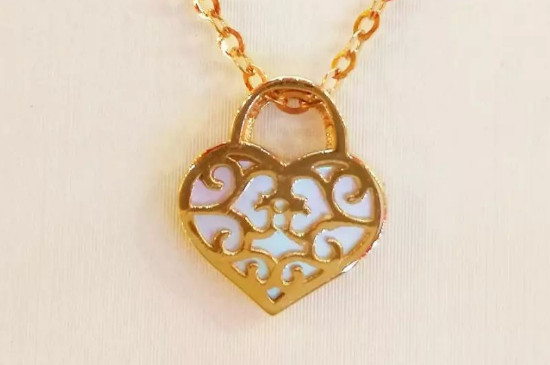 黄金项链可以戴着洗澡吗