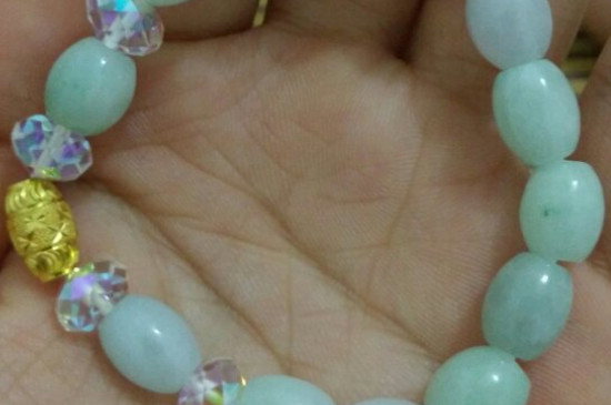 黄金项链可以和玉串在一起戴吗