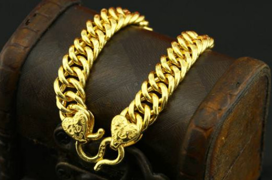 男人戴黄金手链寓意