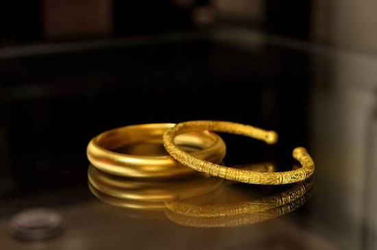 黄金天天碰水会怎么样