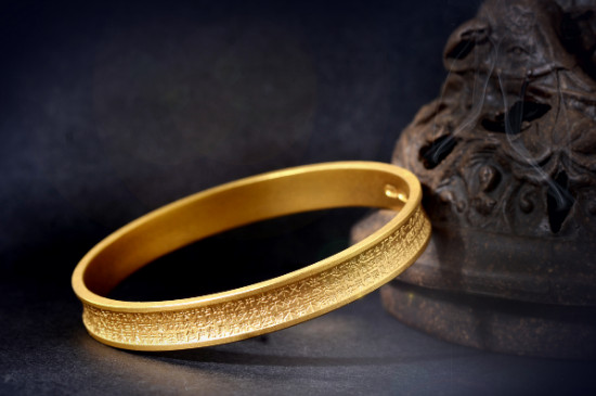 黄金手镯会不会越戴越大