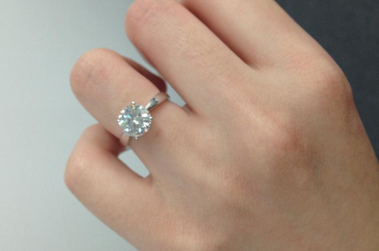 怎么鉴定莫桑钻是真的