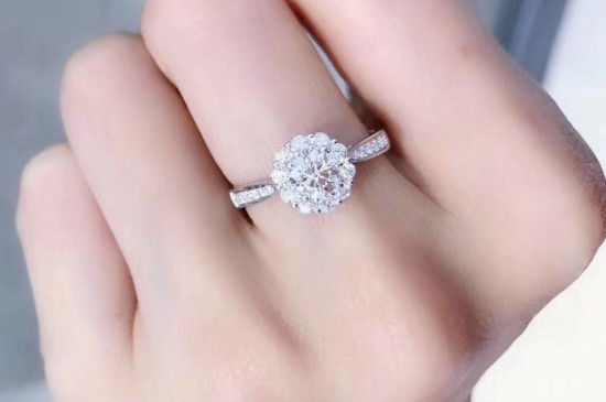 测钻笔怎么区分钻石跟莫桑石