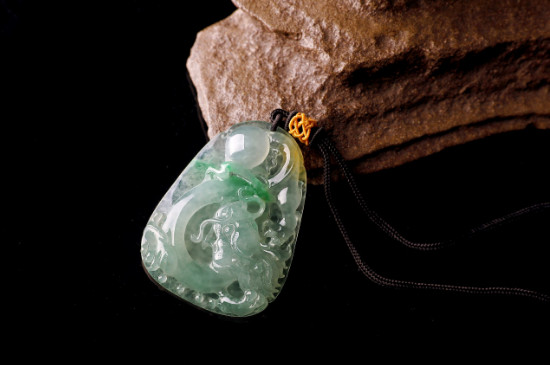 翡翠跟玉髓有什么区别