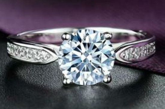 铂金和白金哪个比较亮