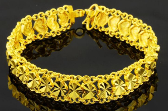 女孩适合戴什么黄金手链，简约大气的手链最经典