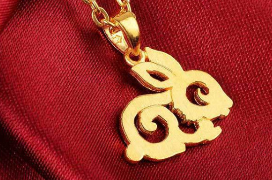 哪些属相不适合戴黄金,生肖鼠/虎/兔/马/鸡不适合佩戴黄金