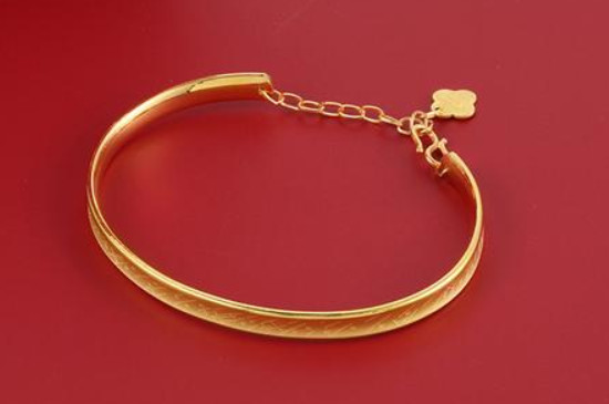 哪些属相不适合戴黄金,生肖鼠/虎/兔/马/鸡不适合佩戴黄金