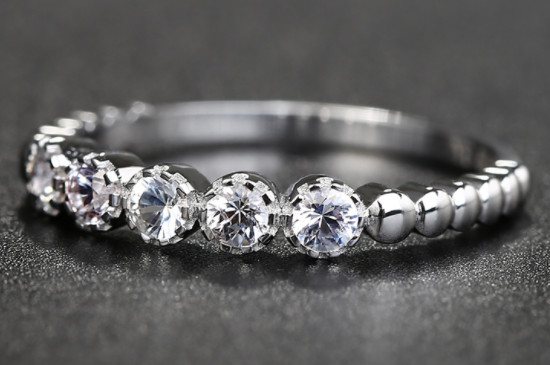 白蓝宝和钻石的区别