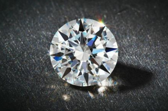 钻戒上的钻石怎么辨别真假