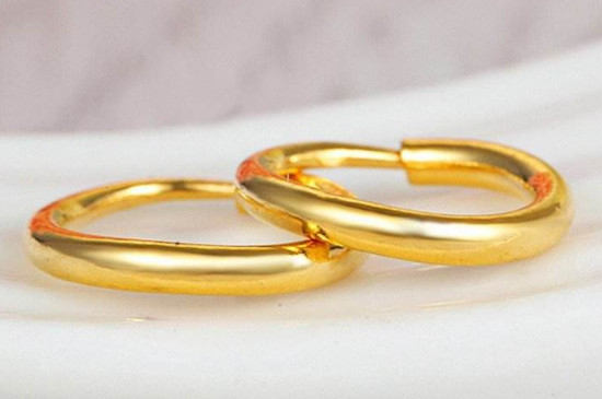 黄金耳环怎么戴