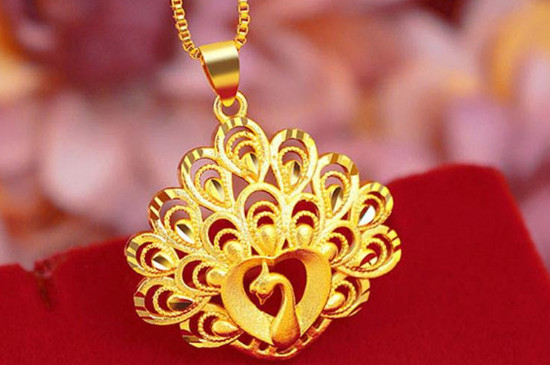 黄金项链每天取下来容易坏吗