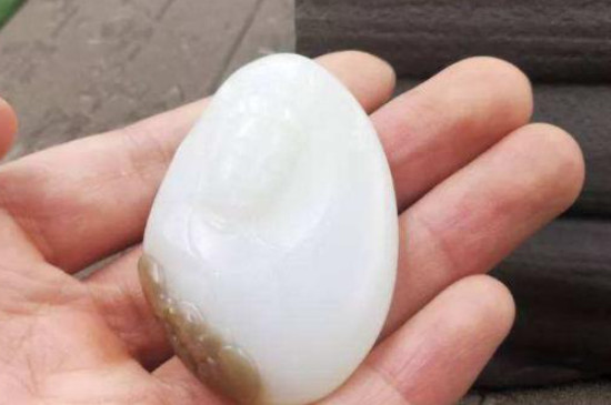 佘太翠和和田玉有什么区别